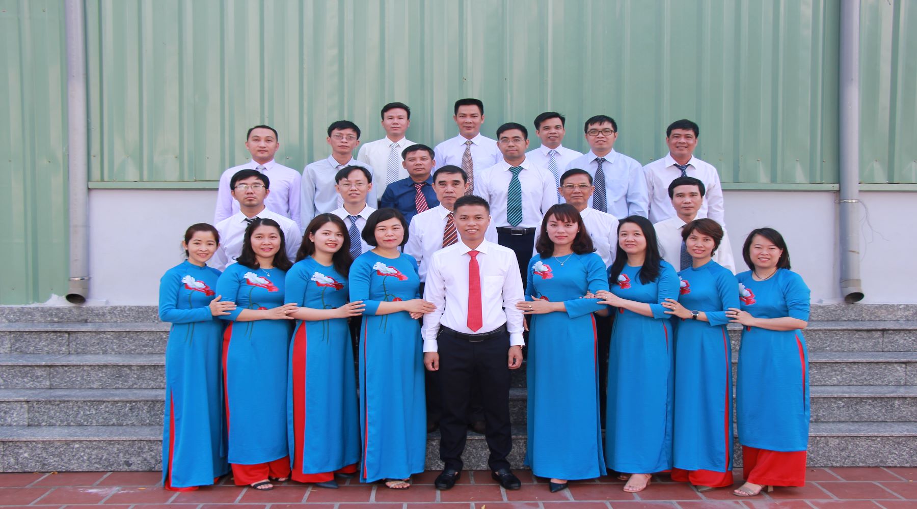 Hình ảnh tập thể khoa Khoa học Ứng dụng